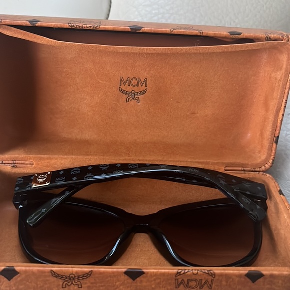 EUC MCM - 56mm Cat Eye Sunglasses
black visetos - Picture 6 of 6